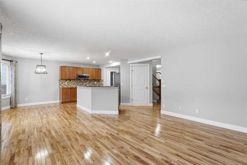 32 Evanscove Heights Nw, Calgary, AB - Indoor Photo Showing Kitchen