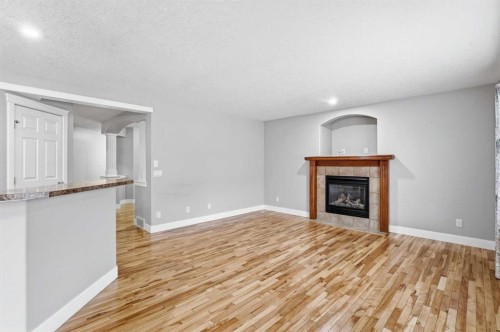 32 Evanscove Heights Nw, Calgary, AB - Indoor Photo Showing Living Room With Fireplace