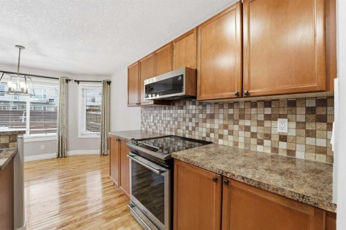 32 Evanscove Heights Nw, Calgary, AB - Indoor Photo Showing Kitchen