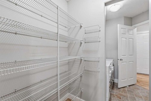 32 Evanscove Heights Nw, Calgary, AB - Indoor With Storage