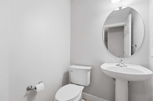 32 Evanscove Heights Nw, Calgary, AB - Indoor Photo Showing Bathroom