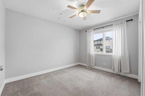 32 Evanscove Heights Nw, Calgary, AB - Indoor Photo Showing Other Room