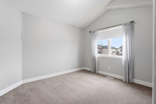 32 Evanscove Heights Nw, Calgary, AB - Indoor Photo Showing Other Room