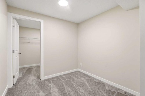 32 Evanscove Heights Nw, Calgary, AB - Indoor Photo Showing Other Room