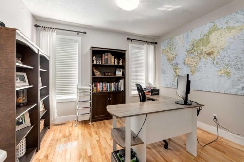 32 Evanscove Heights Nw, Calgary, AB - Indoor Photo Showing Other Room