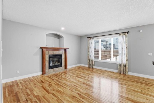 32 Evanscove Heights Nw, Calgary, AB - Indoor Photo Showing Living Room With Fireplace