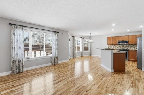 32 Evanscove Heights Nw, Calgary, AB - Indoor Photo Showing Kitchen