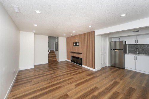 140 Whitworth Way, Calgary, AB - Indoor Photo Showing Other Room