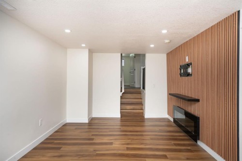 140 Whitworth Way, Calgary, AB - Indoor Photo Showing Other Room
