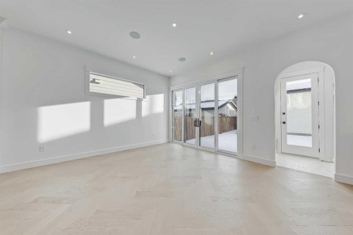 1739 48 Avenue Sw, Calgary, AB - Indoor Photo Showing Other Room