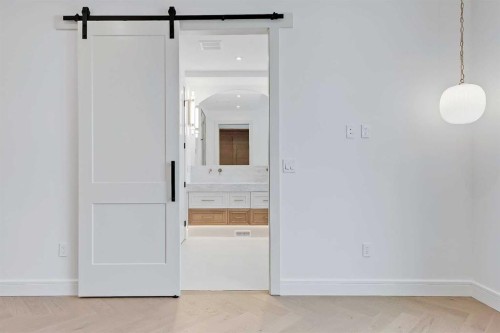 1739 48 Avenue Sw, Calgary, AB - Indoor Photo Showing Other Room