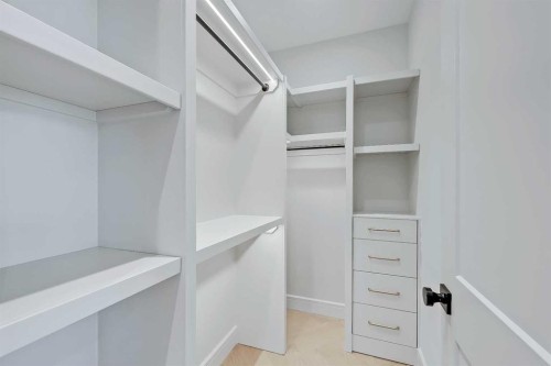 1739 48 Avenue Sw, Calgary, AB - Indoor With Storage