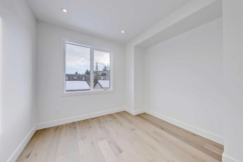 1739 48 Avenue Sw, Calgary, AB - Indoor Photo Showing Other Room