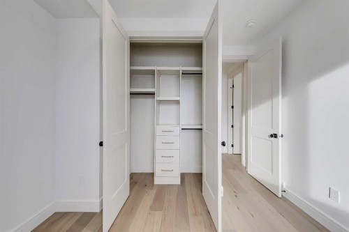 1739 48 Avenue Sw, Calgary, AB - Indoor Photo Showing Other Room