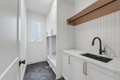 1739 48 Avenue Sw, Calgary, AB - Indoor