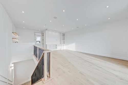 1739 48 Avenue Sw, Calgary, AB - Indoor Photo Showing Other Room