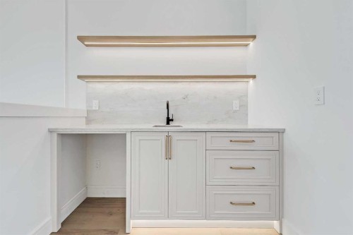 1739 48 Avenue Sw, Calgary, AB - Indoor Photo Showing Other Room