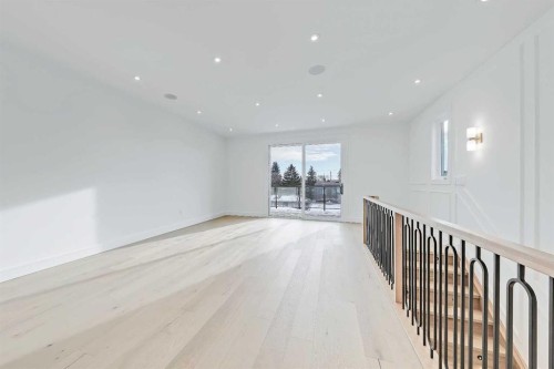 1739 48 Avenue Sw, Calgary, AB - Indoor Photo Showing Other Room