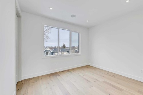 1739 48 Avenue Sw, Calgary, AB - Indoor Photo Showing Other Room