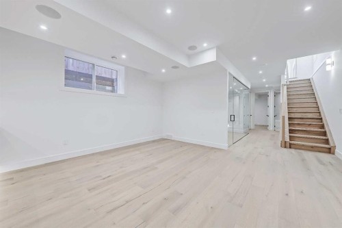 1739 48 Avenue Sw, Calgary, AB - Indoor Photo Showing Other Room