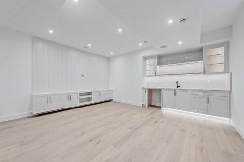 1739 48 Avenue Sw, Calgary, AB - Indoor Photo Showing Other Room