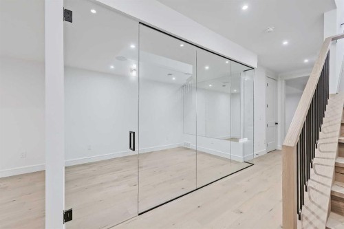 1739 48 Avenue Sw, Calgary, AB - Indoor Photo Showing Other Room