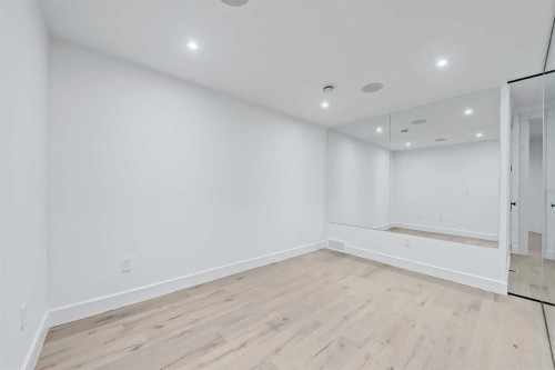 1739 48 Avenue Sw, Calgary, AB - Indoor Photo Showing Other Room