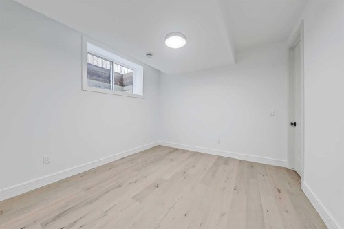 1739 48 Avenue Sw, Calgary, AB - Indoor Photo Showing Other Room