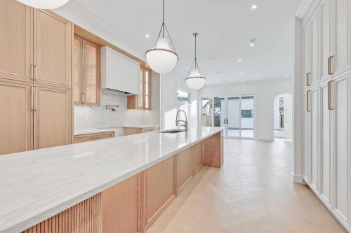 1739 48 Avenue Sw, Calgary, AB - Indoor Photo Showing Kitchen With Upgraded Kitchen