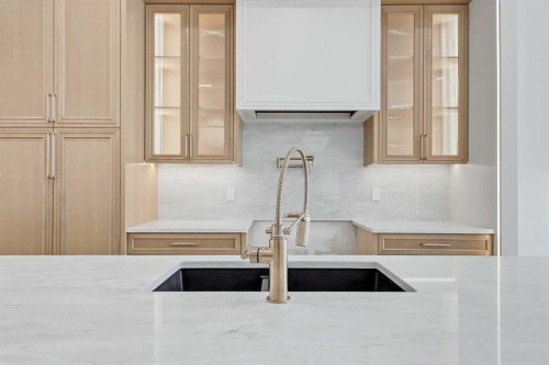 1739 48 Avenue Sw, Calgary, AB - Indoor Photo Showing Kitchen