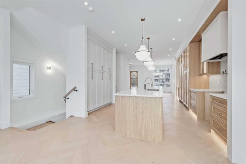 1739 48 Avenue Sw, Calgary, AB - Indoor Photo Showing Kitchen