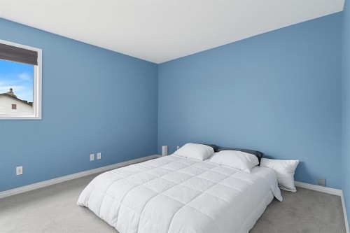 3-100 Pennsylvania Road Se, Calgary, AB - Indoor Photo Showing Bedroom