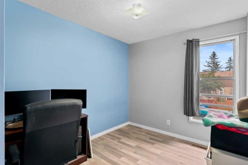 3-100 Pennsylvania Road Se, Calgary, AB - Indoor Photo Showing Office