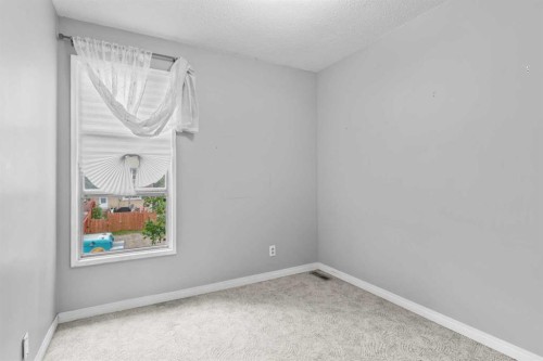 3-100 Pennsylvania Road Se, Calgary, AB - Indoor Photo Showing Other Room