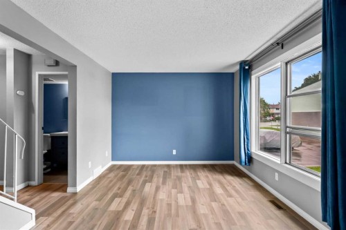3-100 Pennsylvania Road Se, Calgary, AB - Indoor Photo Showing Other Room