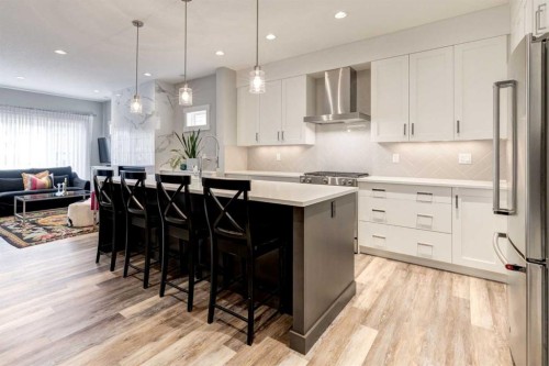 95 Sierra Morena Manor Sw, Calgary, AB - Indoor Photo Showing Kitchen With Upgraded Kitchen