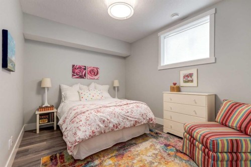 95 Sierra Morena Manor Sw, Calgary, AB - Indoor Photo Showing Bedroom