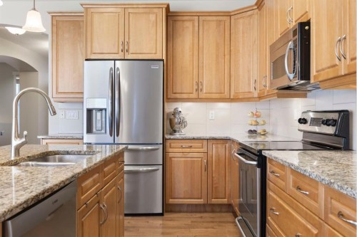 5550 Henwood Street Sw, Calgary, AB - Indoor Photo Showing Kitchen With Double Sink With Upgraded Kitchen