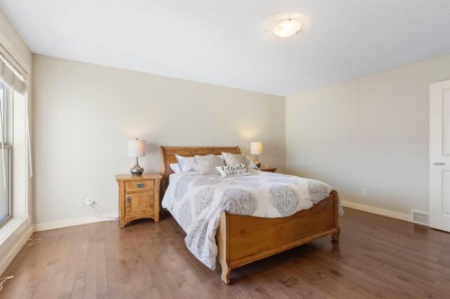 5550 Henwood Street Sw, Calgary, AB - Indoor Photo Showing Bedroom