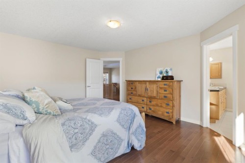 5550 Henwood Street Sw, Calgary, AB - Indoor Photo Showing Bedroom