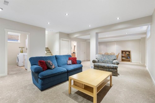 5550 Henwood Street Sw, Calgary, AB - Indoor Photo Showing Living Room