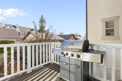 5550 Henwood Street Sw, Calgary, AB - Outdoor With Exterior