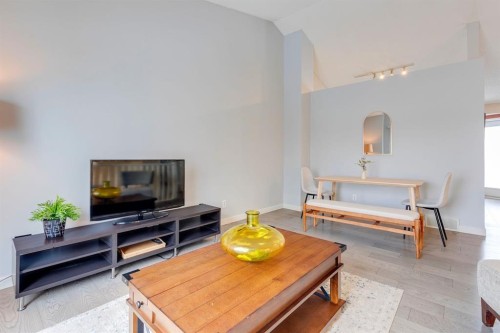 19 Sunlake Gardens Se, Calgary, AB - Indoor Photo Showing Living Room