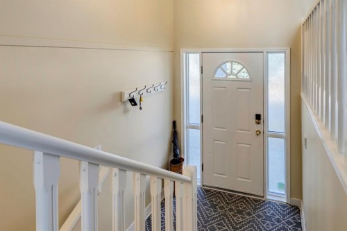 19 Sunlake Gardens Se, Calgary, AB - Indoor Photo Showing Other Room