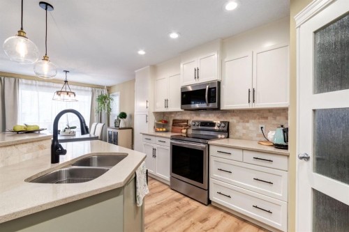 82 Cranwell Common Se, Calgary, AB - Indoor Photo Showing Living Room