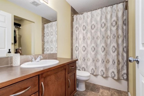 82 Cranwell Common Se, Calgary, AB - Indoor Photo Showing Bathroom