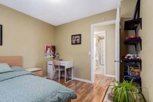 82 Cranwell Common Se, Calgary, AB - Indoor Photo Showing Bedroom