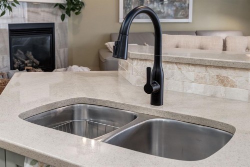 82 Cranwell Common Se, Calgary, AB - Indoor Photo Showing Kitchen