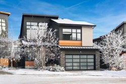 18 West Point Mews SW Calgary, AB T3H 0X4