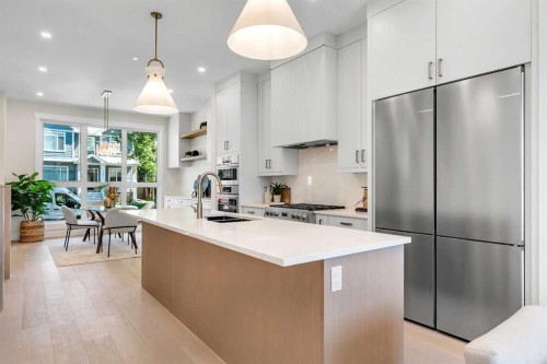 1130A Regent Crescent Ne, Calgary, AB - Indoor Photo Showing Kitchen With Upgraded Kitchen